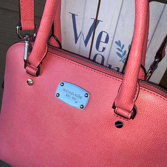 New Michael Kors Cynthia Domed Satchel Saffiano Retail $298 - Picture 2 of 11